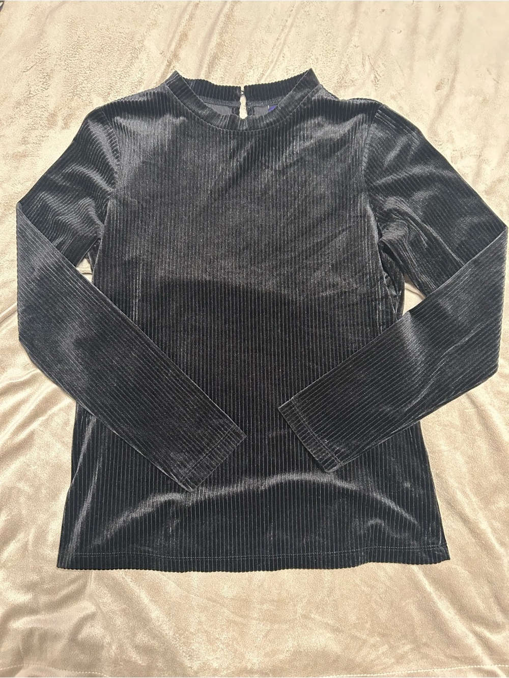 Women’s Long-Sleeve Ribbed Velvet Sweater - Black size SMALL
